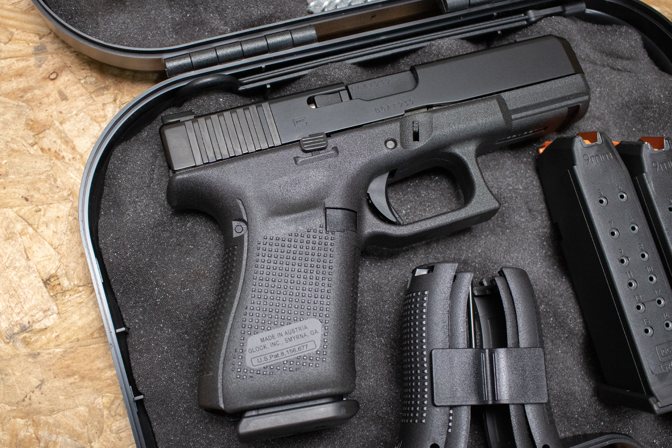 GLOCK 19 Gen5 9mm New In Box, Unissued Police Trade-In Pistol with Night Sights